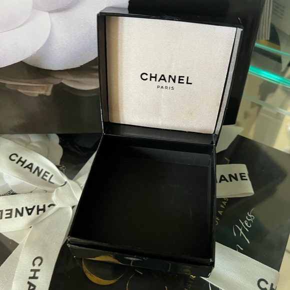 Small Chanel Jewelry Box Black - Picture 5 of 5
